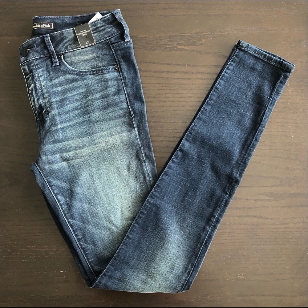 NWT A&F Super Skinny Jeans Signature Collection 👖
